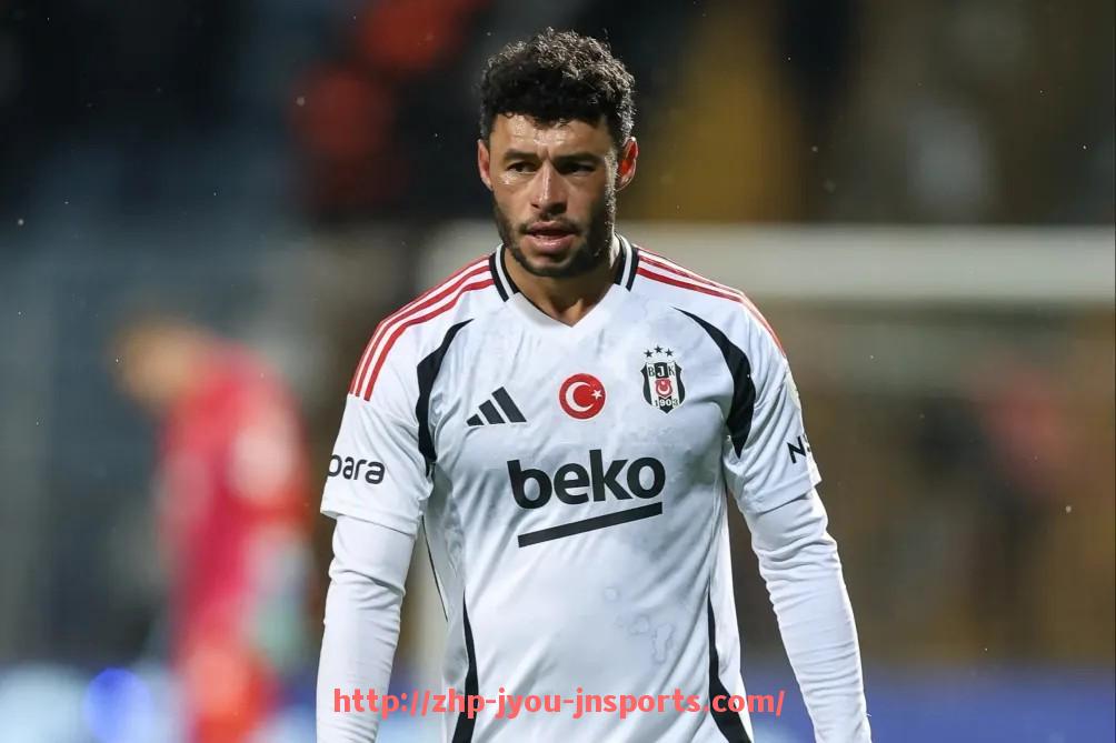 jiuyou九游娱乐-世俱杯比赛用球品牌对比及性能差异分析